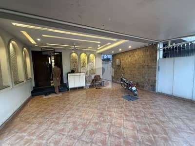 10 Marla Well Maintained Prime Location House For Sale 10 Marla Well Maintained Prime Location House For Sale