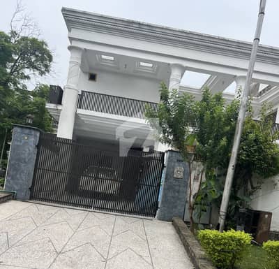 آئی ۔ 8/3 آئی ۔ 8,اسلام آباد میں 5 کمروں کا 12 مرلہ مکان 3.0 لاکھ میں کرایہ پر دستیاب ہے۔