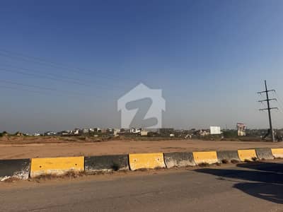 مارگلہ انکلیو مارگلہ ایونیو,اسلام آباد میں 10 مرلہ رہائشی پلاٹ 4.8 کروڑ میں برائے فروخت۔