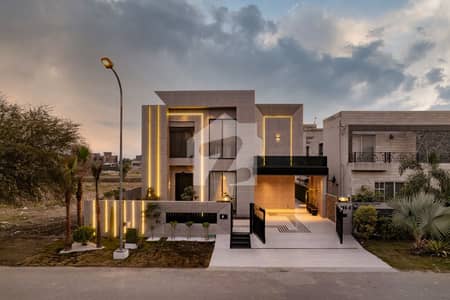 100% ORIGNAL KANAL EYE CATCHING SUPERB LUXURY BUNGALOW FOR SALE ON TOP LOCATION