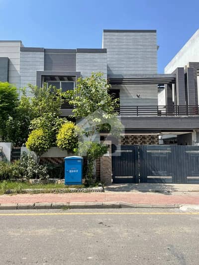 i rent out 12 Marla corner house for rent bahria town gass available