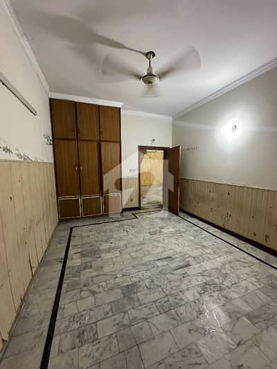 GROUND FLOOR PORTION FOR RENT ONLY BACHELORS