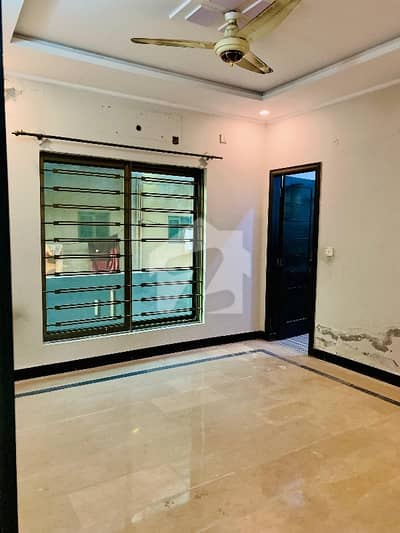 25*40 4 MARLA UPPER PORTION AVAILABLE FOR RENT