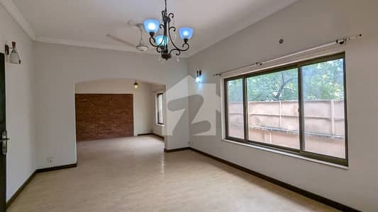 ایف ۔ 7 اسلام آباد میں 7 کمروں کا 1 کنال مکان 7.25 لاکھ میں کرایہ پر دستیاب ہے۔