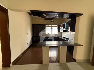 10 MARLA LUXURY UPPER PORTION NON FURNISHED WITH GASE HOT LOCATION MORE OPTIONS AVAILABLE