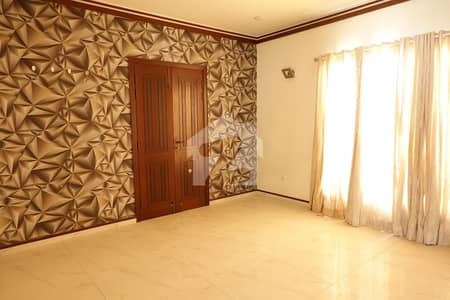 10000 Square Yards House In Only Rs. 300000000