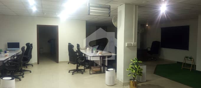 600 SQUARE FEET OFFICE AVAILABLE FOR RENT AT SUSAN ROAD FAISALABAD