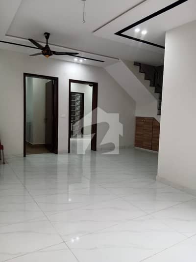 7 MARLA NEAT AND CLEAN FIRST FLOOR AVAILABLE FOR RENT