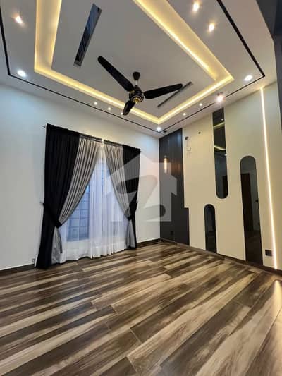 BRAND NEW 400 YARD DOUBLE STOREY 8 BED D/D HOUSE FOR SALE