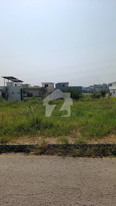 In Bahria Town Phase 8 - Block B Residential Plot For sale Sized 26 Marla Parkface Plus Backopen Plot Plot 5 Main Road