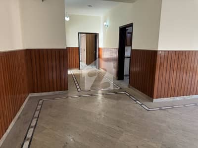 این ایف سی 1 لاہور میں 6 کمروں کا 1 کنال مکان 2.3 لاکھ میں کرایہ پر دستیاب ہے۔
