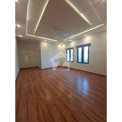 ایف ۔ 10 اسلام آباد میں 5 کمروں کا 1 کنال مکان 5.5 لاکھ میں کرایہ پر دستیاب ہے۔