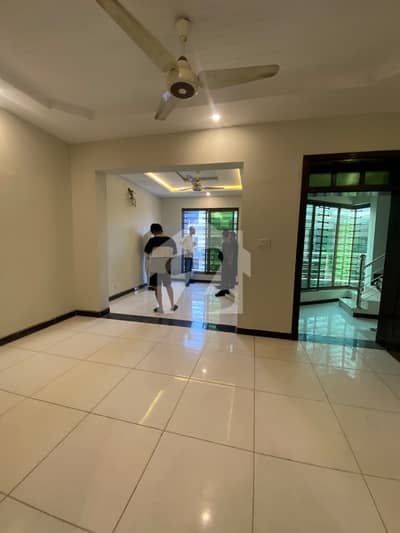 5Marla Upper Portion For Rent 2bed with washroom Drawing lounge Kichen Servant Room gas electric 5Marla Upper Portion For Rent 2bed with washroom Drawing lounge Kichen Servant Room gas electric