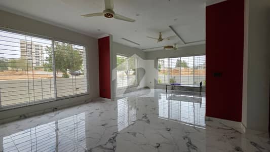 500sq Yd Luxury Villa FOR SALE. 2km From Entrance Of BTK. 6 Bed DDL 2 Kitchens