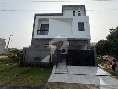 الحفیظ گارڈن - فیز 2 مین کینال بینک روڈ,لاہور میں 4 کمروں کا 6 مرلہ مکان 3.25 کروڑ میں برائے فروخت۔