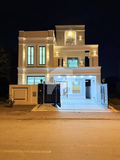 8 Marla Slithlty Used House For Sale Near Masjid & Commercial & Head Office