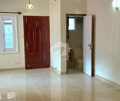 Prime Location 1 Kanal 5 Bedroom House