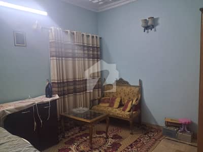 Gulshan Iqbal Block 13D1 120 Square Yards 2 Bed DD Ground Floor 2 Bed DD First Floor 80 Feet Road Demand 3 Crore 50 Lac Old Construction But Well Maintained