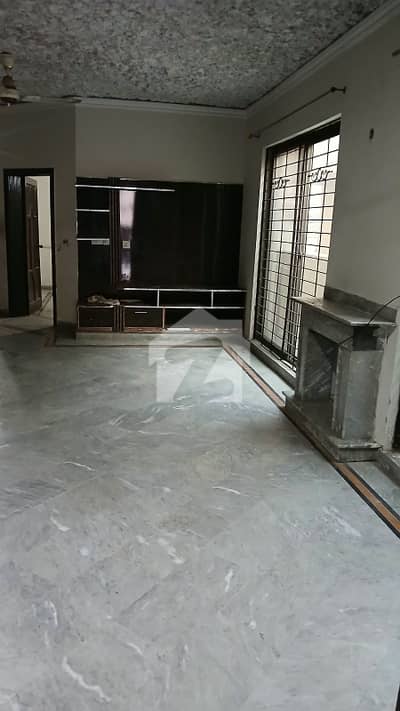 Centrally Located House For rent In New Iqbal Park Cantt Available