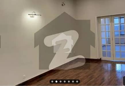 ایف ۔ 10 اسلام آباد میں 5 کمروں کا 1 کنال مکان 28.0 کروڑ میں برائے فروخت۔
