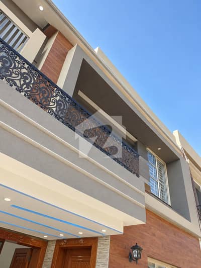 10 Marla Spacious Upper Portion for Rent Prime Location, Family Residence