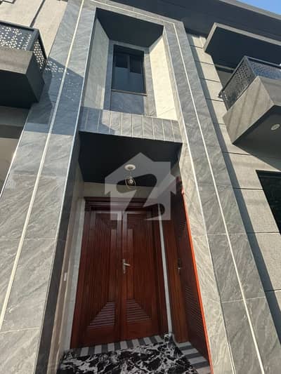 آئی ای پی انجنیئرز ٹاؤن ۔ سیکٹر اے آئی ای پی انجینئرز ٹاؤن,لاہور میں 5 کمروں کا 10 مرلہ مکان 4.1 کروڑ میں برائے فروخت۔
