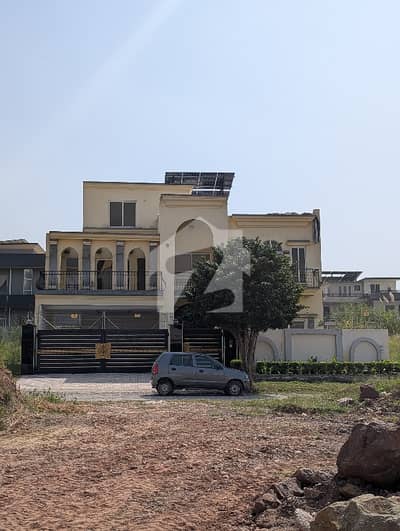 1 KANAL DOUBLE STORY HOUSE FOR SALE.