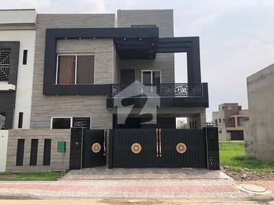 بحریہ آرچرڈ فیز 1 بحریہ آرچرڈ,لاہور میں 5 کمروں کا 8 مرلہ مکان 2.7 کروڑ میں برائے فروخت۔ بحریہ آرچرڈ فیز 1 بحریہ آرچرڈ,لاہور میں 5 کمروں کا 8 مرلہ مکان 2.7 کروڑ میں برائے فروخت۔