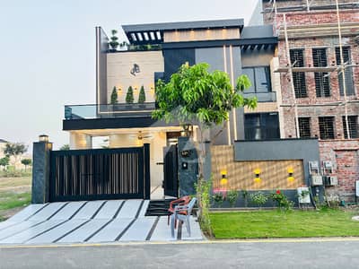 10 Marla Ultra Modern Near To Park And Mosque House Available For Sale Block D Royal Palm City Gujranwala 10 Marla Ultra Modern Near To Park And Mosque House Available For Sale Block D Royal Palm City Gujranwala