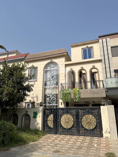 5 MARLA HOUSE FOR RENY IN C BLOCK PHASE 2 BAHRIA ORCHARD LAHORE.