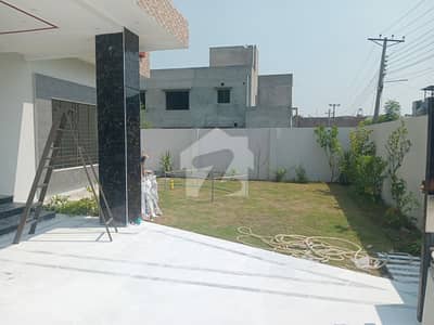 ایل ڈی اے ایوینیو لاہور میں 4 کمروں کا 1 کنال مکان 2.2 لاکھ میں کرایہ پر دستیاب ہے۔