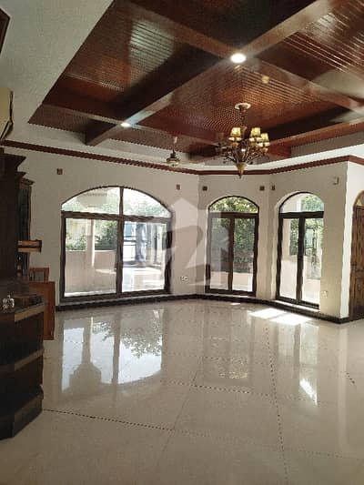 E-11 Multi Kanal House Having 7 bedrooms attached Washrooms DD 2TvL 2kitchen 2SQ 2Gate electric gas and water boring available Rent 4.80 Lac