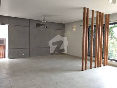 1 Kanal Beautiful Upper Portion With Servant Quarter And Separate Gate