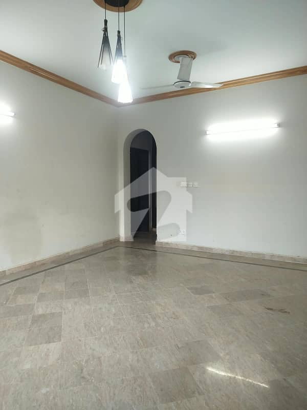 UPPER PORTION AVAILABLE FOR RENT IN E11 UPPER PORTION AVAILABLE FOR RENT IN E11
