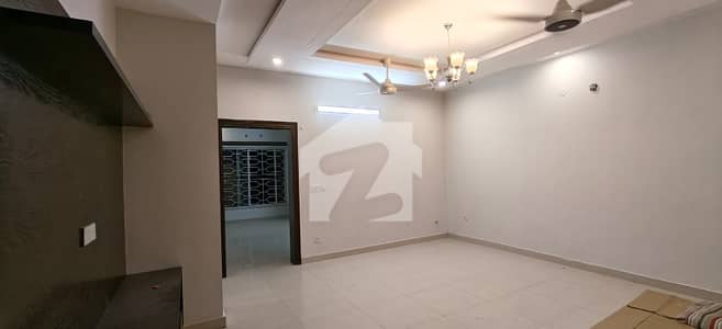 In P W D Kanal Ka Ground Portion 4bedroom Gas Separate Gate Separate Bijli Separate Rent Dimnd 110000