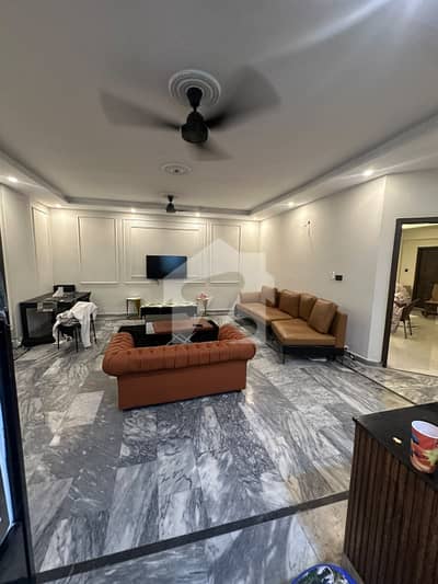 10 Marla Full House Available for Rent Jubilee Town  Spacious & beautifully designed house in a prime location, ideal for family living.   5 Bedrooms with Attached Bathrooms | TV Lounge | Kitchen | Drawing Room | Store | Spacious Car Porch  Peaceful Location | Excellent Family Home | Ready to Move  Contact: 03055858048