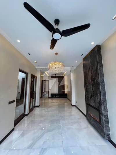 1 KANAL UPPER PORTION AVAILABLE FOR RENT IN DHA PHASE 3