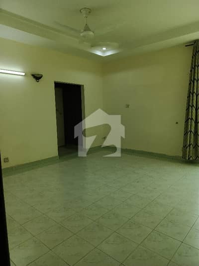 ای ایم ای سوسائٹی لاہور میں 2 کمروں کا 1 کنال مکان 1.28 لاکھ میں کرایہ پر دستیاب ہے۔