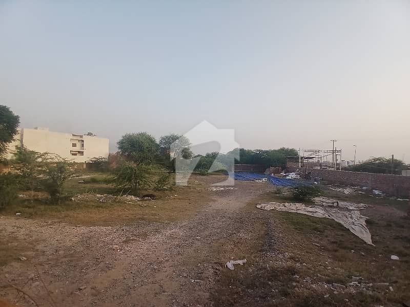 Approx 7.5 kanal 150 ft front Approx 7.5 kanal 150 ft front