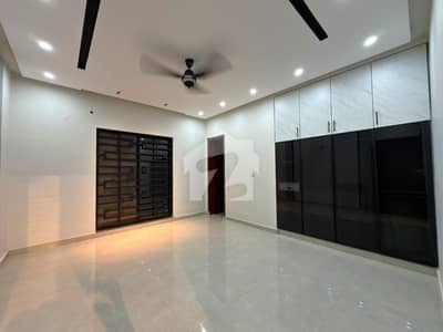 1 KANAL BRAND NEW MODREN HOSUE AVAILABLE FOR SALE
