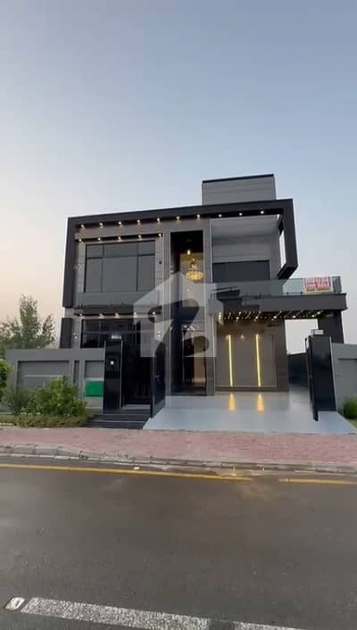 11 MARLA BRAND NEW ULTRA MODERN DESIGN HOUSE FOR SALE