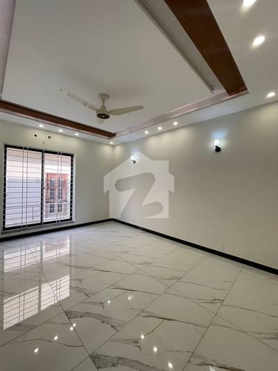 One Kanal House For Rent
