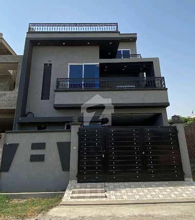 Tripple Storey 5 Marla House For rent In Nawab City Multan