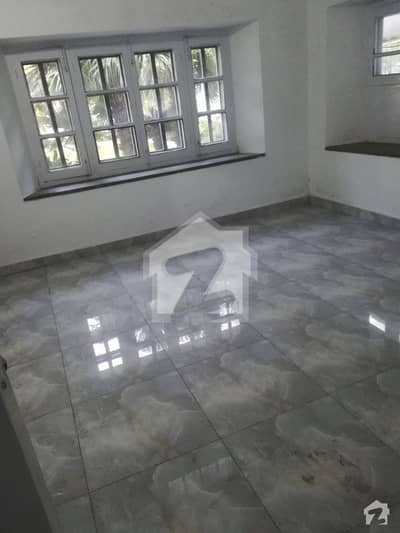 گلبرگ 5 گلبرگ,لاہور میں 8 کمروں کا 2 کنال مکان 6.5 لاکھ میں کرایہ پر دستیاب ہے۔