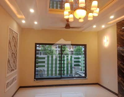 10 Marla House In Bahria Town For rent At Good Location 10 Marla House In Bahria Town For rent At Good Location