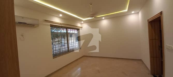 567 Square Yards Cda Transfer Top Location Liveable House Available In F-8/1 Near Markaz And Double Road