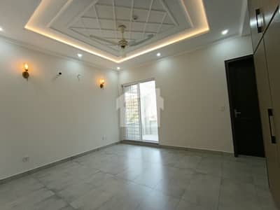 DHA PHASE 8 DOUBLE UNIT HOUSE AVAILABLE FOR RENT PRIME LOCATION