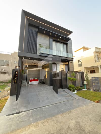 5 MARLA BRAND NEW DESIGNER HOUSE FOR SALE IN DHA 9 TOWN