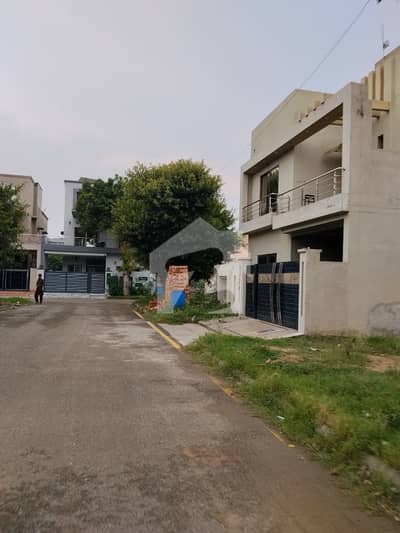 20-Marla Plot Available At Hot Location Near To Park Mosque & At Reasonable Price In New Lahore City Phase 3 Near To Bahria Town
