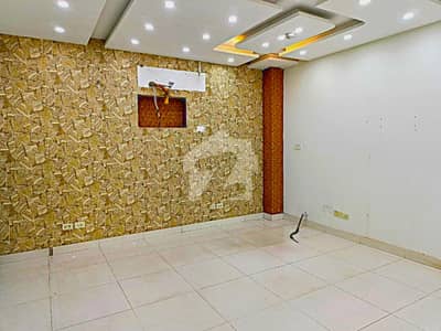 ڈی ایچ اے فیز 6 - مین بلیوارڈ ڈی ایچ اے فیز 6,ڈی ایچ اے ڈیفینس,لاہور میں 4 مرلہ Studio دفتر 1.0 لاکھ میں کرایہ پر دستیاب ہے۔